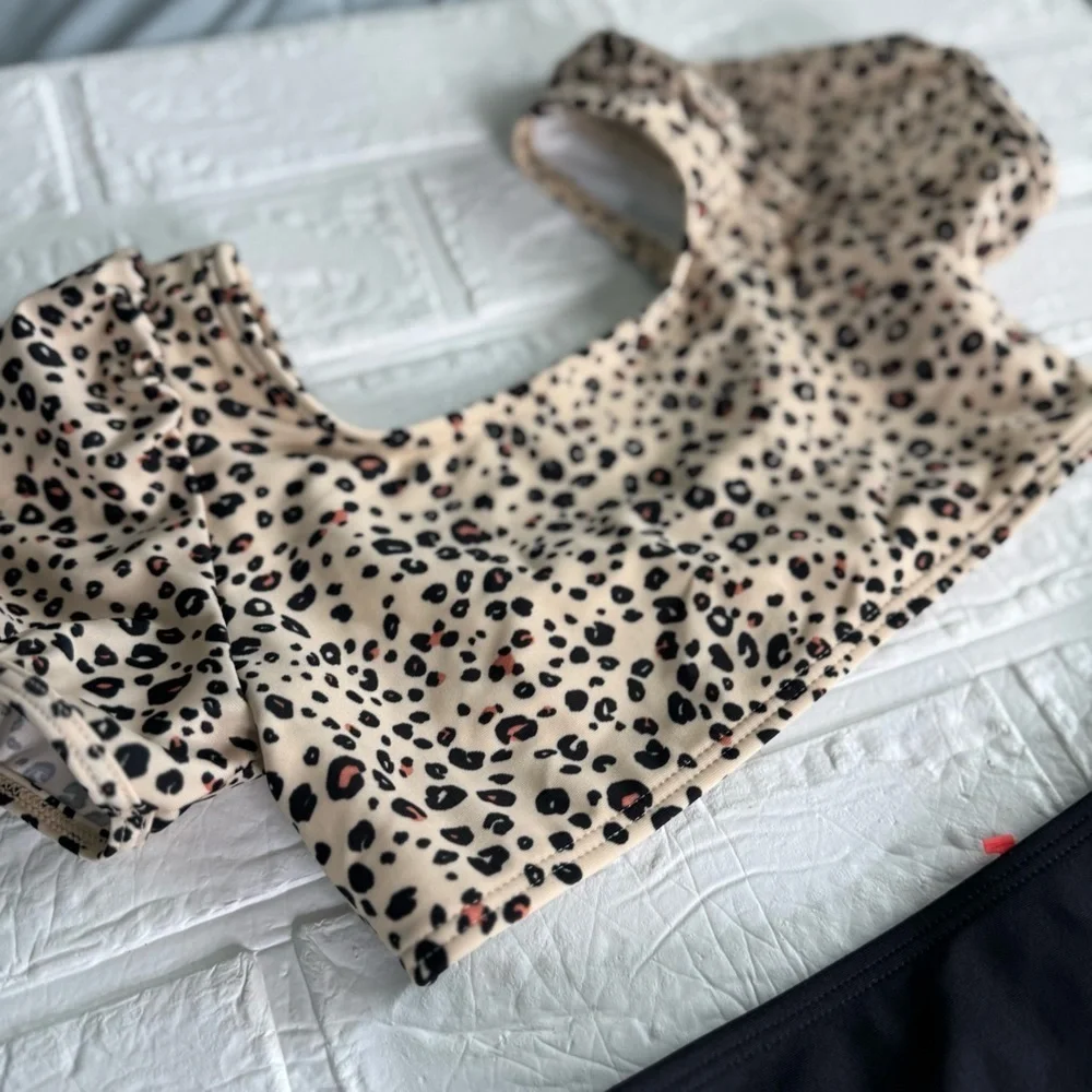 Leopard Print Puff Sleeve Swimsuit Crop Top and Black Bikini Bottom M (8)